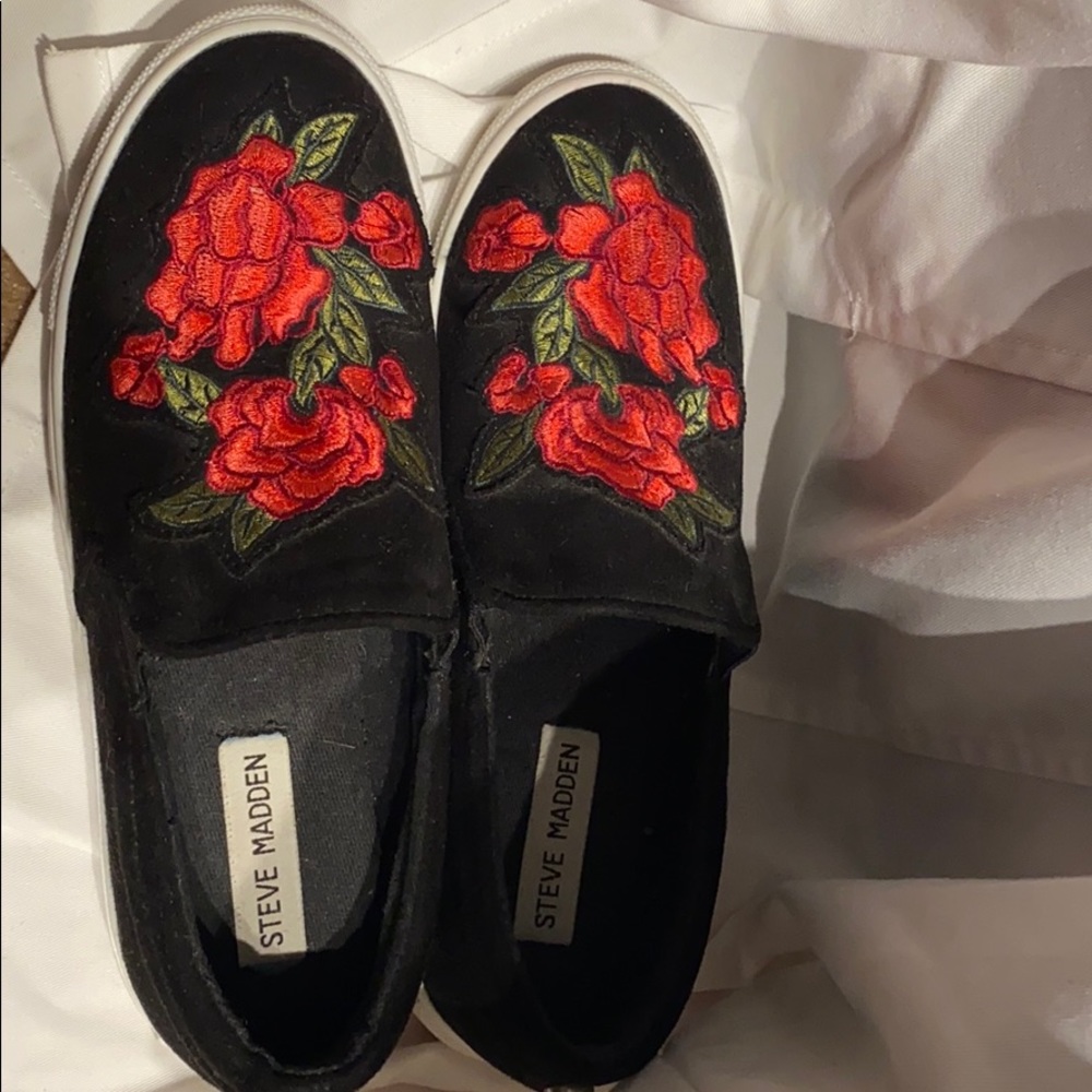 Steve Madden Rose Embroidered Black Shoes